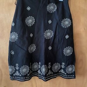 Linen skirt with embroidery